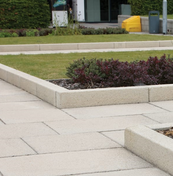 saxon-textured-kerb-93261 saxon-textured-kerb-93261